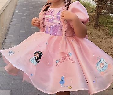 hicab donlar: Atelyede özel hazırlanmış, disney konseptli don. Üstündeki bütün — 2