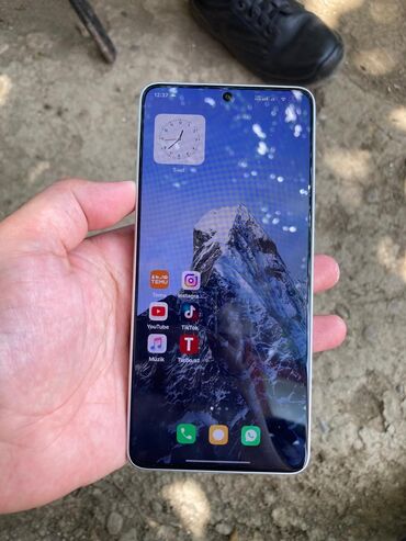 köhne telfonlar: Poco X6 Pro 5G, 512 GB, rəng - Gümüşü, Düyməli, Barmaq izi, Face ID