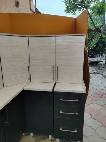 шкаф на кухни: Кухонный гарнитур, Шкаф, цвет - Белый, Б/у