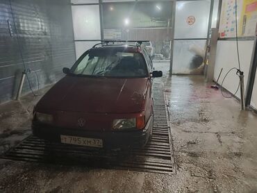 Volkswagen: Volkswagen Passat: 1992 г., 1.8 л, Механика, Газ, Универсал