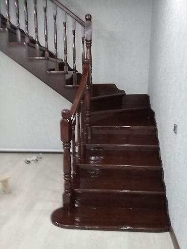 Деревянные лестницы: Деревянная лестница Для дома, Бесплатная консультация, Вид дерева: Кара Жыгач, Форма лестницы: Г-образная, Стиль: Хайтек — 6