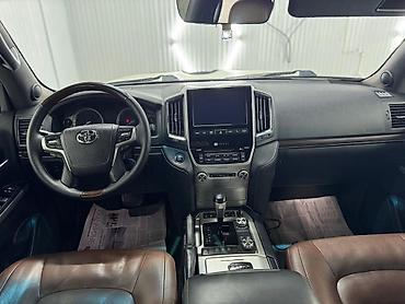 Toyota: Toyota Land Cruiser: 2019 г., 5.7 л, Автомат, Бензин, Внедорожник — 7