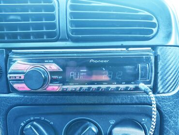 магнитол на авто: Pioneer оригинал 
аукс флешка радио все работает