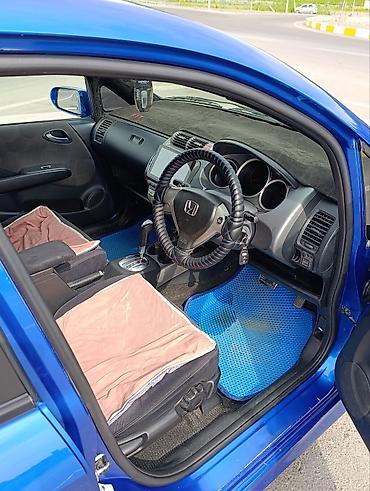 Honda: Honda Fit: 2005 г., 1.5 л, Вариатор, Бензин, Хэтчбэк — 5