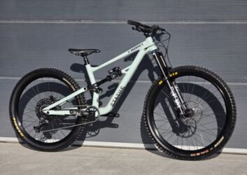 Горные велосипеды: Горный велосипед, Specialized, Рама M (156 - 178 см), Алюминий, Б/у at lalafo.kg — 2 Горные велосипеды: Горный велосипед, Specialized, Рама M (156 - 178 см), Алюминий, Б/у — 2