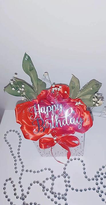 Praznična dekoracija: Dekorativna rođendanska kutija – aranžman - Poklon-kesa/kutija u — 5