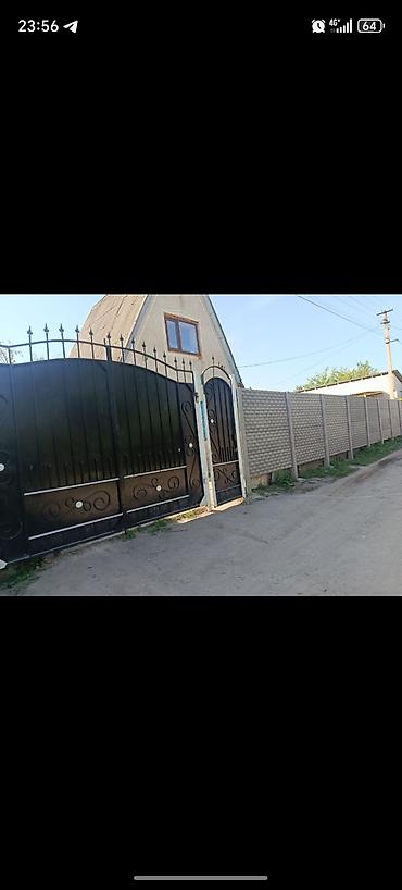 продается гараж: Продаётся частный дом с участком и капитальным ограждением. - Участок — 1