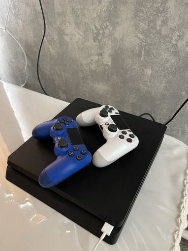 PS4 (Sony PlayStation 4): Ps4 slim 500gb в идеальном состоянии, полностью рабочая без каких либо