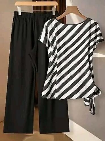 plisane helanke: Komplet crne široke pantalone i majica sa crno/belim prugama. - Lagana — 1