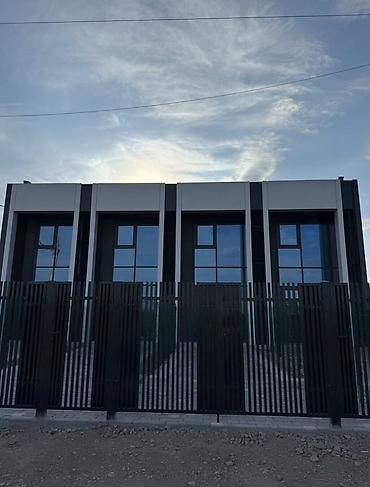 3 микр: 🏡 САТЫЛАТ: 4 ТАУНХАУС — ТАНДОО БОЮНЧА 📍 Район: ж/м Биримдик-Кут 📍 — 4