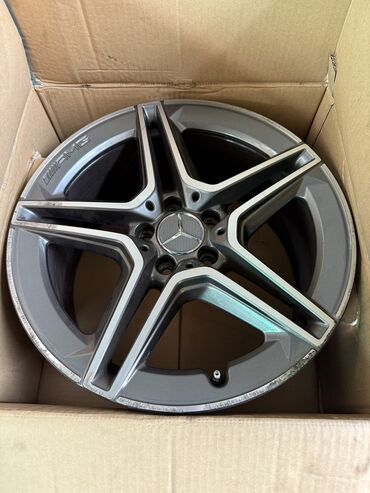 Диски: Литые Диски R 18 AMG, Комплект, отверстий - 5