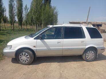 Другие автомобили: Просторный минивэн белого цвета с рейлингами на крыше — 15