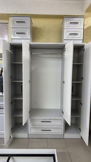 Спальные гарнитуры: Спальный гарнитур в светло-сером/белом глянце с фрезерованными — 2