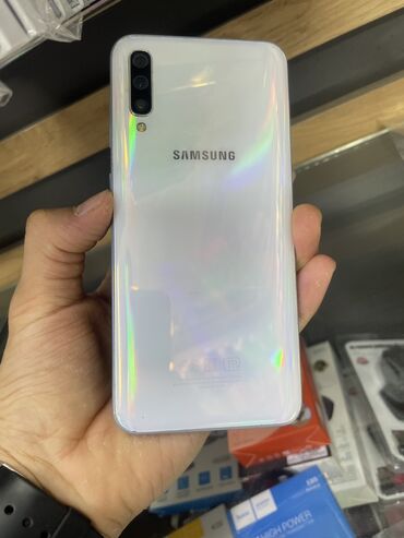 обс: Samsung Galaxy A50, Б/у, 64 ГБ, цвет - Белый