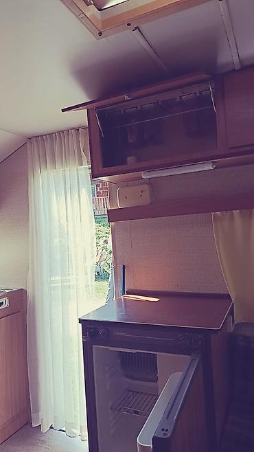Prikolice: Turistička kamp prikolica – retro enterijer sa dnevnim boravkom i — 9