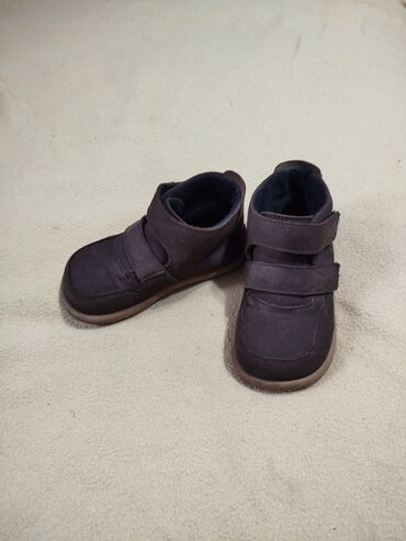 Детская обувь: Продаю детскую обувь в идеальном состоянии. Брали от 3500 сом. От 400 — 24