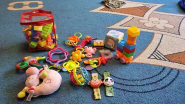 детские развивающие игрушки: Игрушки для малыша, погремушки, развивающий бортик, музыкальная корова