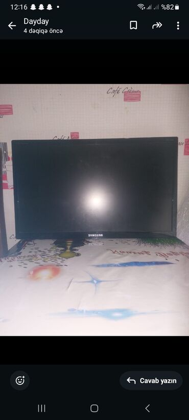 kompüter manitor: Samsung markasına aid qara rəngli monitor ev və ya ofis istifadəsi