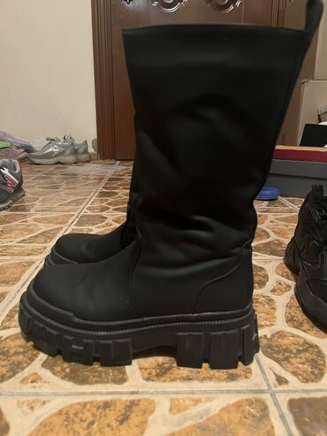 обувь зимние: Сапоги, 37.5, цвет - Черный