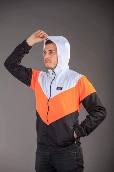 Sportska odeća: Muski suskavac
Vrhunski kvalitet
M L XL XXL
Cena 3700 din — 5