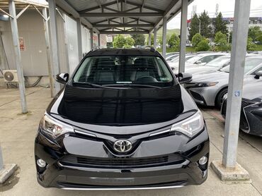 Toyota: Срочно продаётся Tayota RAV4 2018 Г. Комплектатция Limited полная
