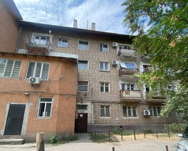 срочно продаётся 1 комнатная квартира в районе ошского рынка по улице молодая гвардия токтогула: 1 бөлмө, 30 кв. м, Хрущевка, 4 кабат, Косметикалык ремонт
