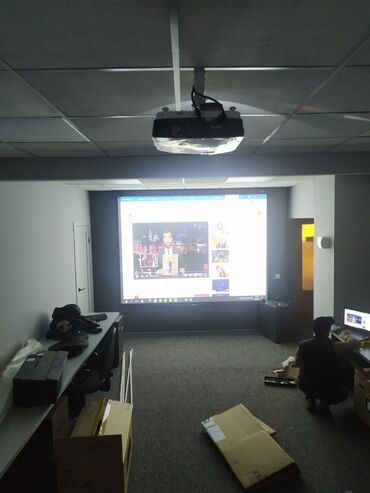 проектор и экран для школы: Монтаж проекционных оборудования для кинотеатров Офисов Школах Учебных