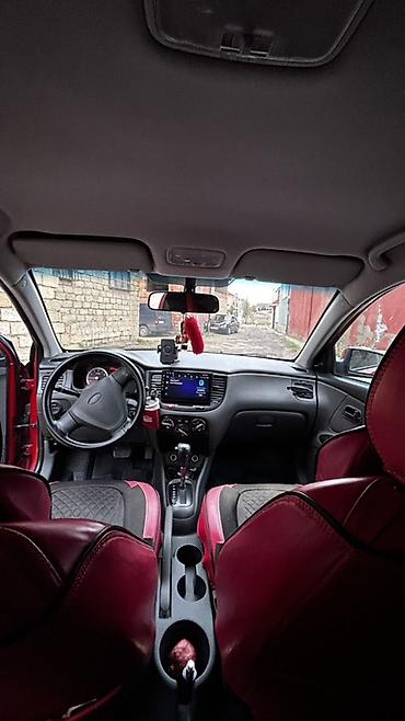 90 fa 373: Kia Rio: 1.4 l | 2010 il Sedan — 3
