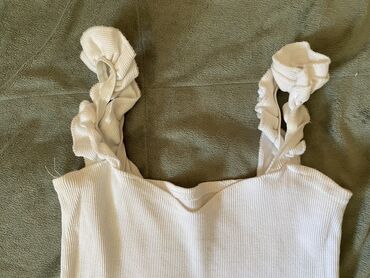 kako skratiti bretele na haljini: Bela majica na bretele od rebrastog pamuka univerzalne veličine