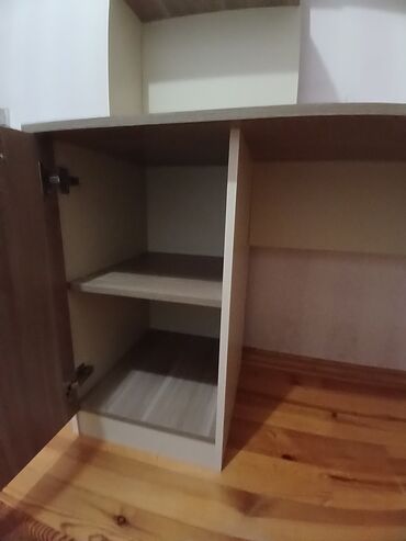 Uşaq masaları: Oğlan və qız üçün, İşlənmiş, Siyirməsiz, Yazı masası, Stulsuz