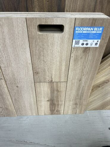 Ламинат: Ламинат Floorpan Blue с имитацией натурального дерева. Светлый оттенок