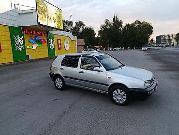 Унаа сатуу: Volkswagen Golf: 1997 г., 1.6 л, Кол менен иштөөчү, Бензин, Хетчбек — 2