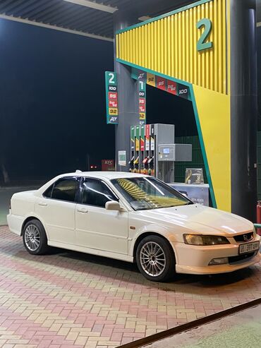 голуф 3: Honda Accord: 2002 г., 2.3 л, Типтроник, Бензин