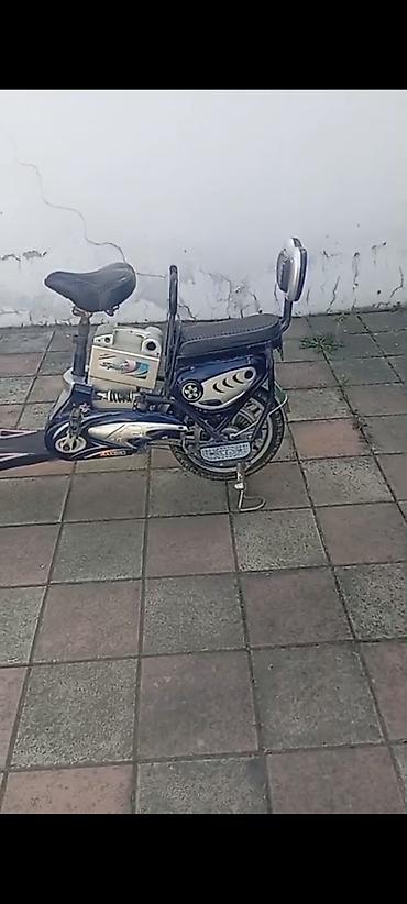 giant velosiped satilir: Elektrik velosipedi/scooter ‑ Rəng: tünd mavi-gümüş ‑ Ön tərəfdə — 2