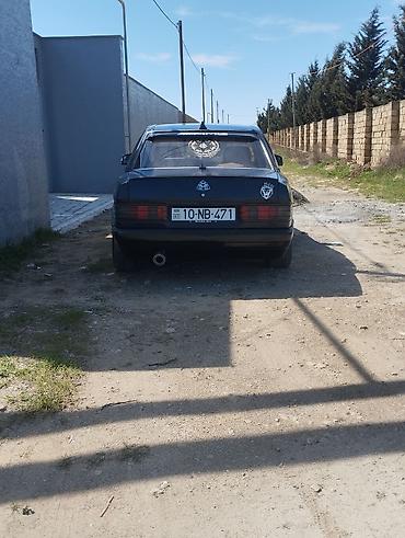 190 radiator: Mercedes-Benz 190 (W201) sedan - Korpus: 4 qapılı sedan, qara rəng - — 3