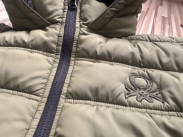 Paketi dečije odeće: Komplet jakni za dečake – 3 komada 1) Zimska puffer jakna BENETON — 4