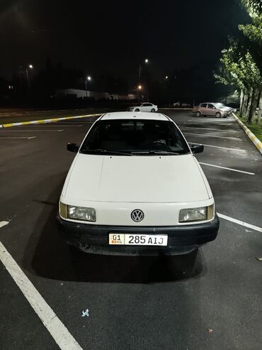 Volkswagen: Volkswagen Passat: 1991 г., 1.8 л, Механика, Бензин, Седан