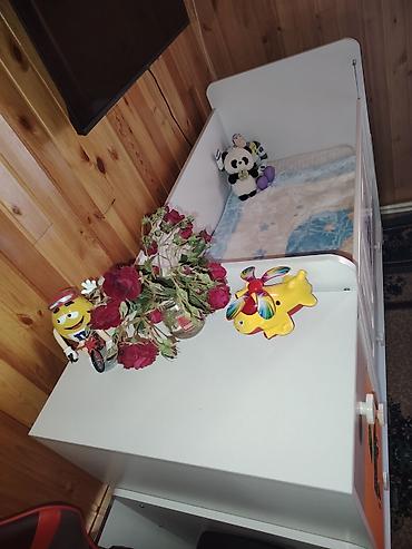 Beşiklər: Oğlan və qız üçün, İşlənmiş, Dördbucaq, Beşik, Dəstsiz, Matrassız, Yellənmə mexanizmsiz — 2