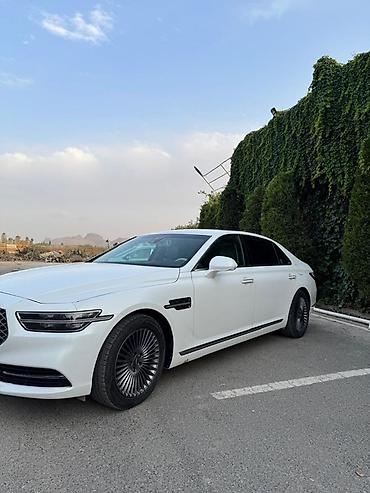 Другие автомобили: Белый представительский седан бизнес-класса. Кузов и дизайн: - — 23