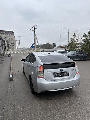 Toyota: Toyota Prius: 2015 г., 1.8 л, Вариатор — 6