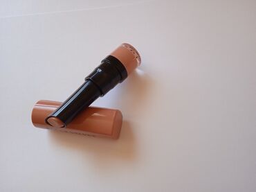 Šminka: Bourjois mat karmin 01 izuzetno dugotrajan, isprobana nijansa samo — 7