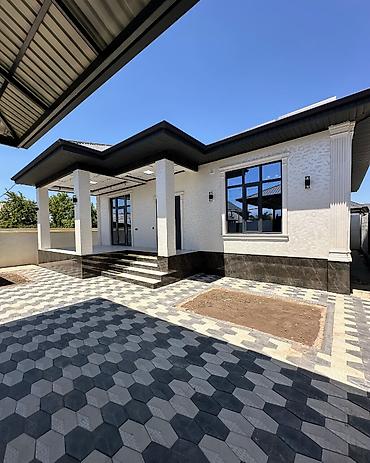 Продажа коттеджей и домов: ✨ Продаётся дом район Киркомстром Бишкек ✨ 🏡 Характеристики: • — 2