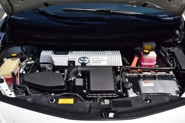 bmw 3 %D1%81%D0%B5%D1%80%D0%B8%D1%8F 318i 4mt: Toyota Prius: 1.8 l | 2012 il Universal