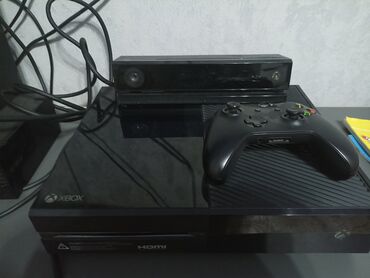 Xbox One: Продаю Xbox one, один геймпад, кинект, hdmi кабель, блок питания. всё