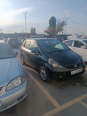 срочно только нал: Honda Fit: 2002 г., 1.3 л, Автомат, Бензин, Хэтчбэк