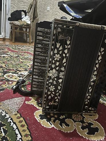 Qarmon – dekorlu, ana mirvari naxışlı - Növ: knopf akordeon tipli