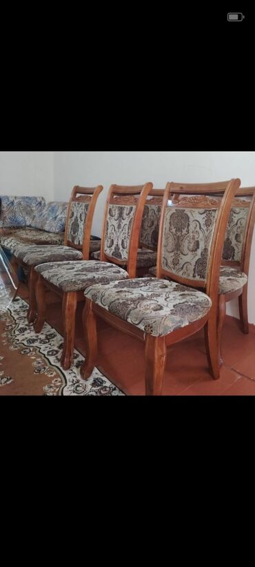 yazda qapi: 6 eded oturacaq satilir. Agir mohkem goyuş agacinnan duzelme