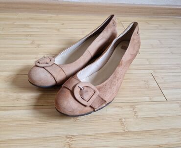 sivo odelo i braon cipele: Ballet shoes, Bata, 41