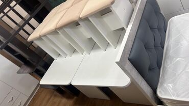 Мебель: Комплект стол и стулья Новый