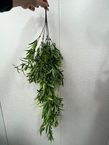 Süni güllər: Süni yaşıl bitki bəzəkləri – interyer və tədbirlər üçün dekorativ — 16